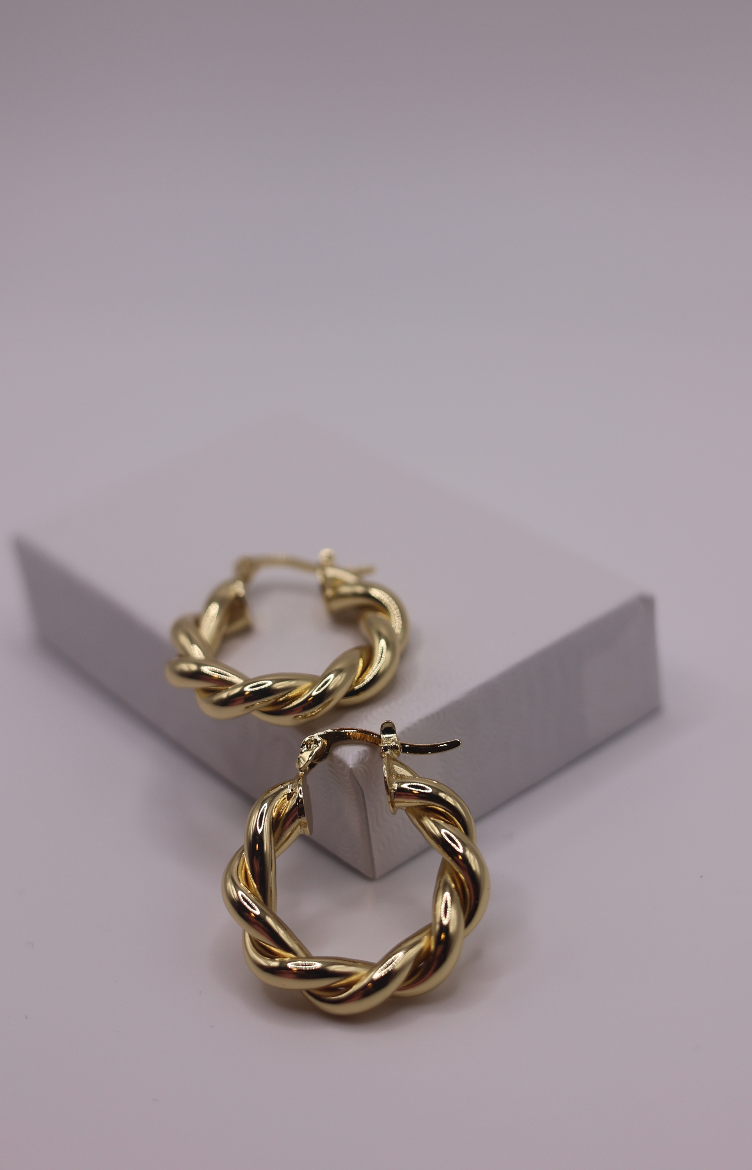 14k Sandra Hoops